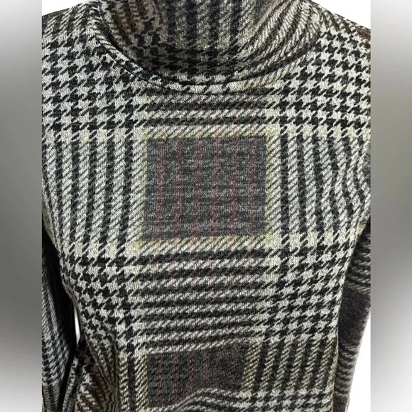 143 Story plaid turtleneck cold shoulder long sleeve top small - Picture 2 of 7
